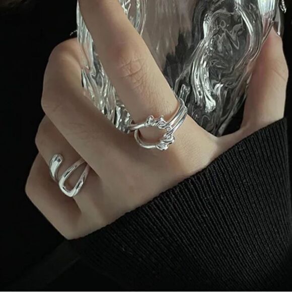 #12 Two Sterling Silver Rings Adjustable - Picture 7 of 7